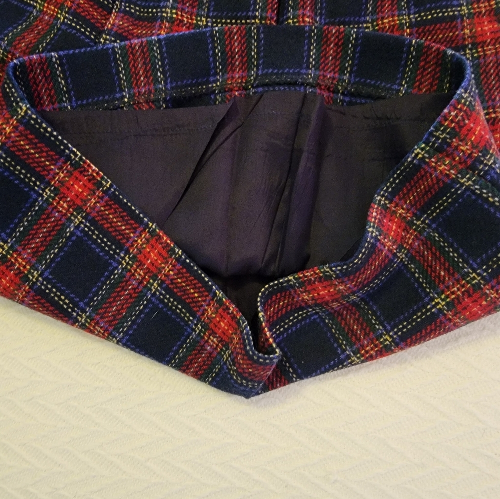 Lizsport Women's Plaid Red and Blue Shorts Size 12 EUC - Picture 3 of 6